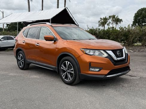 Used 2018 Nissan Rogue SL w/ Premium Package FWD image 2