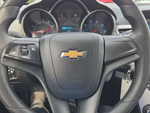 Used 2014 Chevrolet Cruze LS FWD image 11