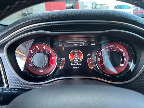 Used 2015 Dodge Challenger SRT Hellcat image 10