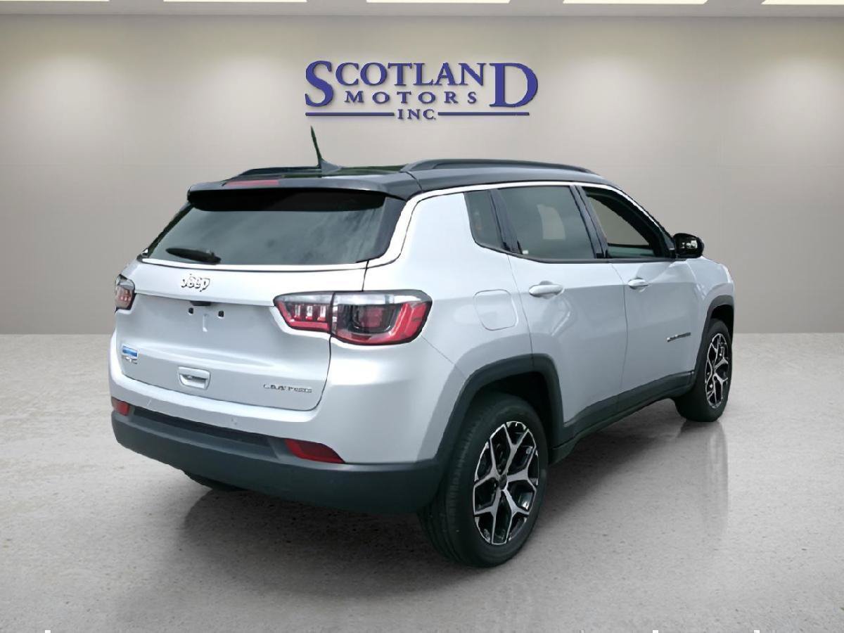 Used 2025 Jeep Compass Limited AWD/4WD image 6
