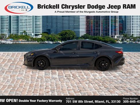 Used 2025 Toyota Camry SE image 8