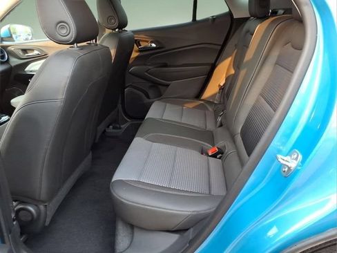 Used 2025 Chevrolet Trax LT w/ Sunroof Package FWD image 13