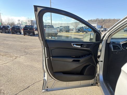 Used 2017 Ford Edge Titanium w/ Equipment Group 302A image 11