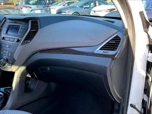 Used 2018 Hyundai Santa Fe Sport image 17