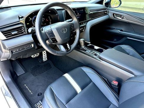 Used 2025 Toyota Camry SE w/ Convenience Package FWD image 13