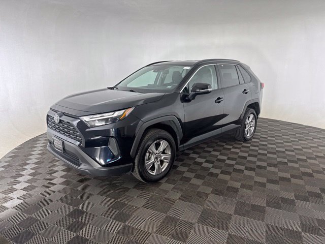 Used 2025 Toyota RAV4 XLE AWD/4WD image 3
