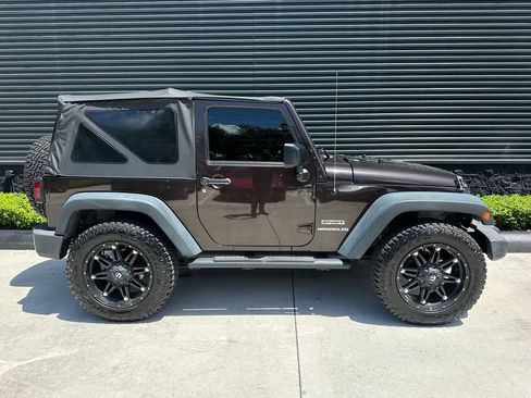 Used 2013 Jeep Wrangler Sport AWD/4WD image 11