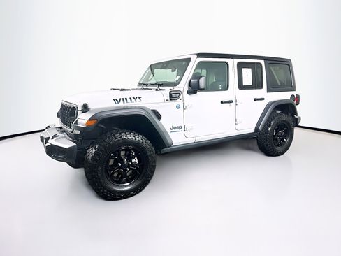 Used 2025 Jeep Wrangler Willys image 3