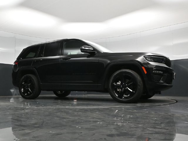 Used 2023 Jeep Grand Cherokee Limited w/ Black Appearance Package AWD/4WD image 59