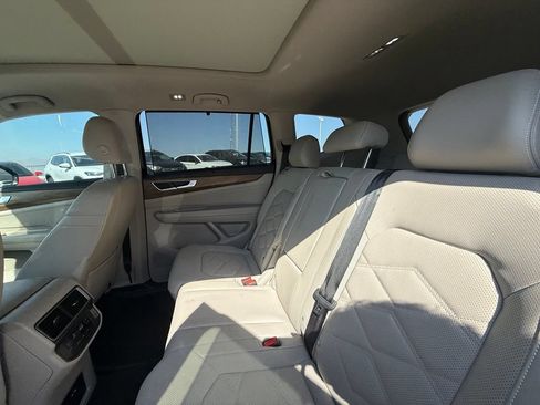 Used 2024 Volkswagen Atlas SE w/ Panoramic Sunroof Package FWD image 21