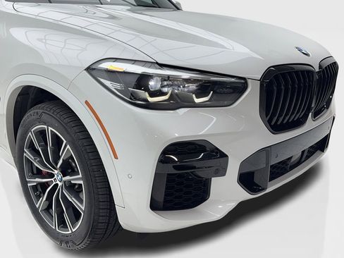 Used 2022 BMW X5 M50i w/ Dynamic Handling Package image 3