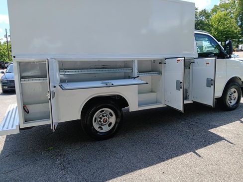 Used 2023 GMC Savana 3500 w/ Power Convenience Package RWD image 10