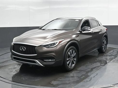 Used 2017 INFINITI QX30 Premium w/ Technology Package image 5