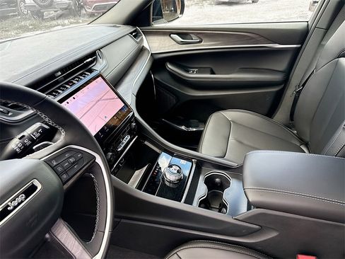 New 2025 Jeep Grand Cherokee L Limited w/ Black Appearance Package image 25