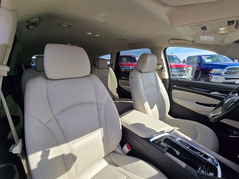 Used 2022 Buick Enclave Essence image 49