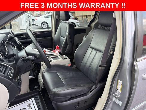 Used 2016 Chrysler Town & Country Touring FWD image 14