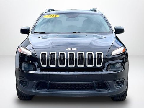 Used 2018 Jeep Cherokee Sport w/ Cold Weather Group AWD/4WD image 2