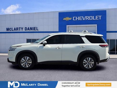 Used 2024 Nissan Pathfinder SL AWD/4WD image 3