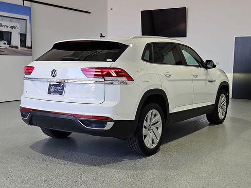 Certified 2023 Volkswagen Atlas Cross Sport SE w/ Panoramic Sunroof Package FWD image 8