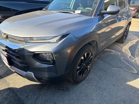 Used 2021 Chevrolet TrailBlazer LT w/ Sun and Liftgate Package image 2