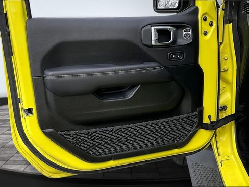 Used 2022 Jeep Wrangler Unlimited Sahara w/ Cold Weather Group image 17