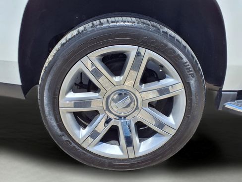 Used 2019 Cadillac Escalade Luxury RWD image 9