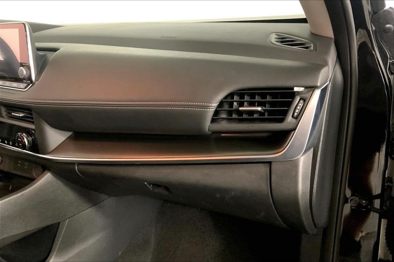 Used 2025 Nissan Rogue SV FWD image 16