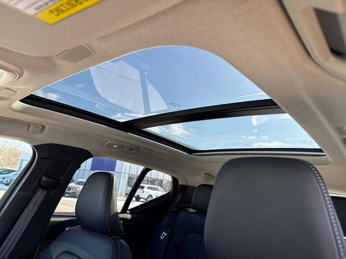 Used 2025 Volvo XC40 B5 Core w/ Protection Package Premier image 7