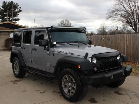 Used 2016 Jeep Wrangler Unlimited Rubicon w/ Connectivity Group image 2