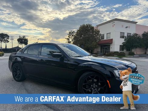 Used 2019 Chrysler 300 Touring w/ Sport Appearance Package RWD image 3