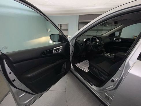 Used 2019 Nissan Pathfinder S AWD/4WD image 11
