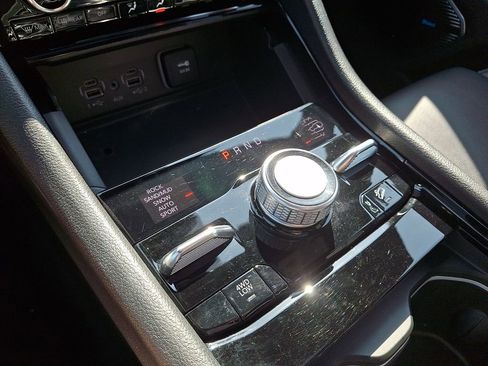 Used 2023 Jeep Grand Cherokee Overland w/ Advanced Protech Group III image 15