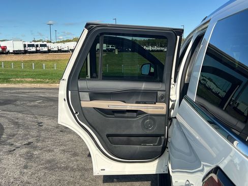 Used 2023 Ford Expedition Limited image 37