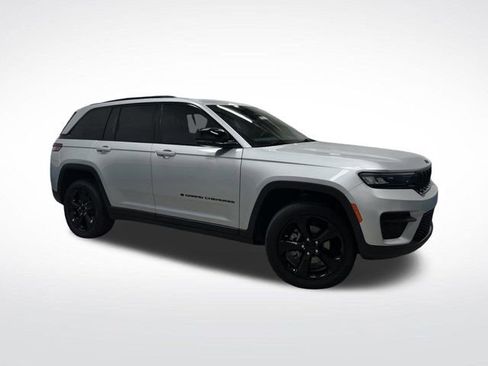 Used 2023 Jeep Grand Cherokee Altitude image 39