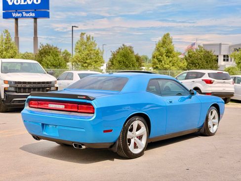 Used 2009 Dodge Challenger SRT8 w/ SRT Option Group II RWD image 9