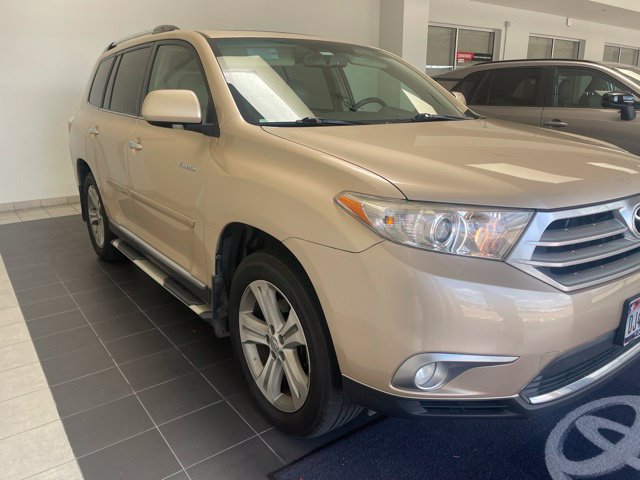 Used 2012 Toyota Highlander Limited w/ Tow Pkg FWD image 3
