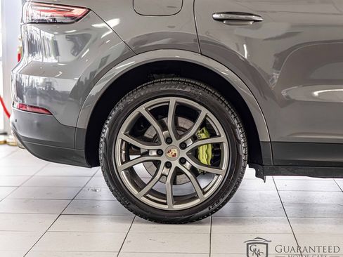 Used 2020 Porsche Cayenne E-Hybrid image 13