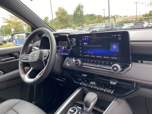 Used 2024 Chevrolet Colorado Z71 w/ Z71 Convenience Package 2 image 33