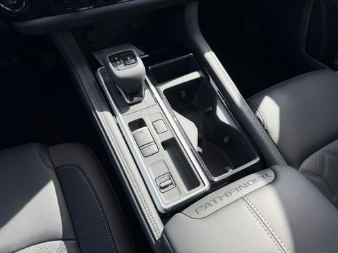 New 2026 Nissan Pathfinder Platinum FWD image 17