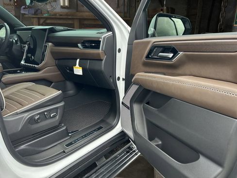 Used 2026 GMC Yukon Denali Ultimate AWD/4WD image 17