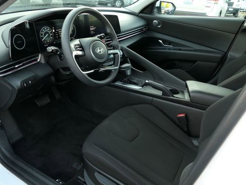 Used 2024 Hyundai Elantra SEL image 13