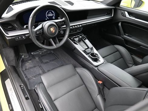 Used 2025 Porsche 911 Carrera image 4