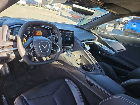 Used 2025 Chevrolet Corvette Stingray Preferred Conv w/ 2LT image 17