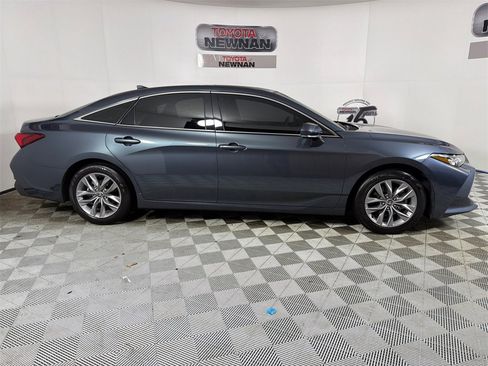 Used 2022 Toyota Avalon XLE image 3