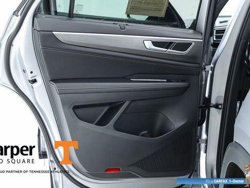 Used 2024 Volkswagen Atlas Cross Sport SE w/ Panoramic Sunroof Package image 17