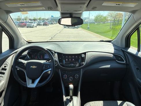 Used 2020 Chevrolet Trax LT w/ Driver Confidence Package FWD image 18