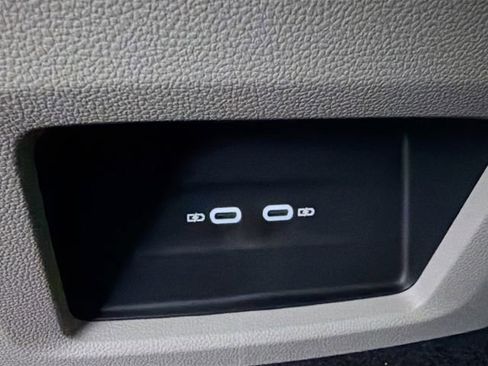 Used 2025 Volkswagen Atlas SE image 26