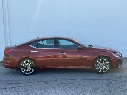 Used 2024 Nissan Altima 2.5 SL FWD image 3