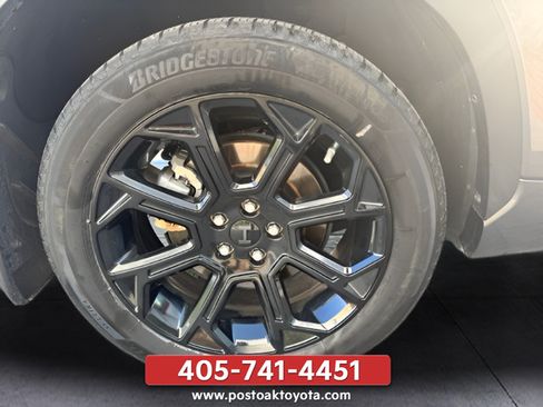 Used 2023 Toyota Highlander LE FWD image 39