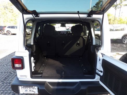 Used 2024 Jeep Wrangler Unlimited Sport AWD/4WD image 24